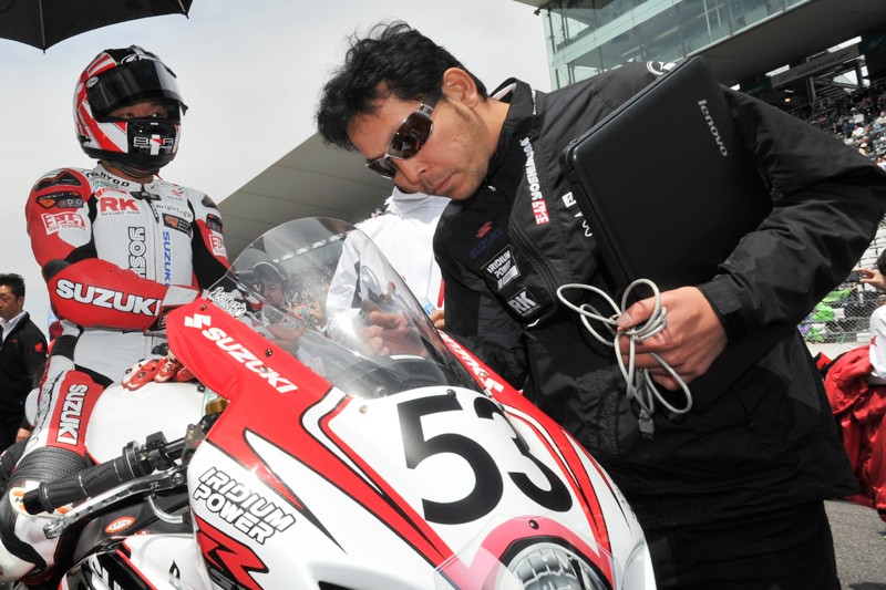 Suzuki 1000 GSX-R 2012....C'est parti... - Page 7 2012jr12