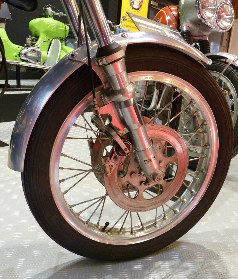 Salon de la Moto : Paris 2011... - Page 2 P1050611