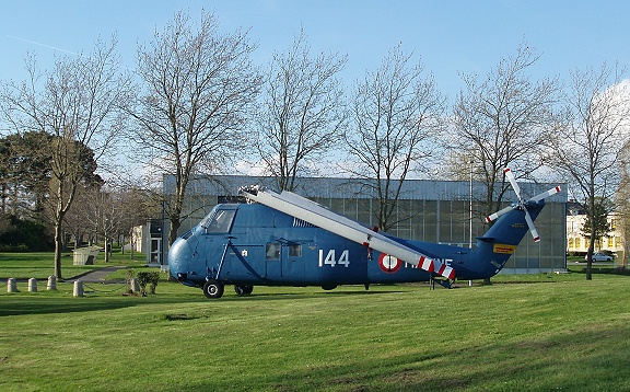 Gymnase fermé pour les fêtes de  fin d'année. Helico10