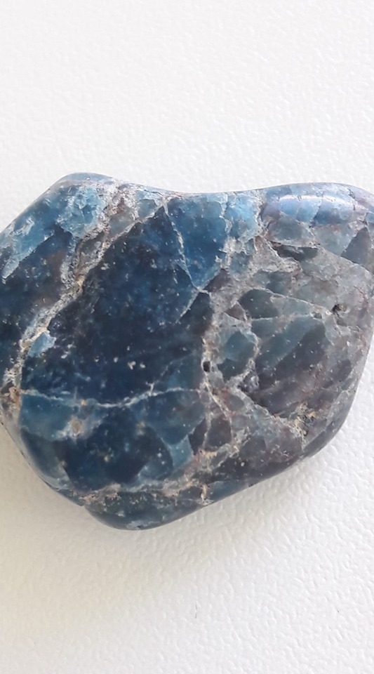 D après vous a quoi correspond ces pierres ? Ya t il une labradorite? 00000010