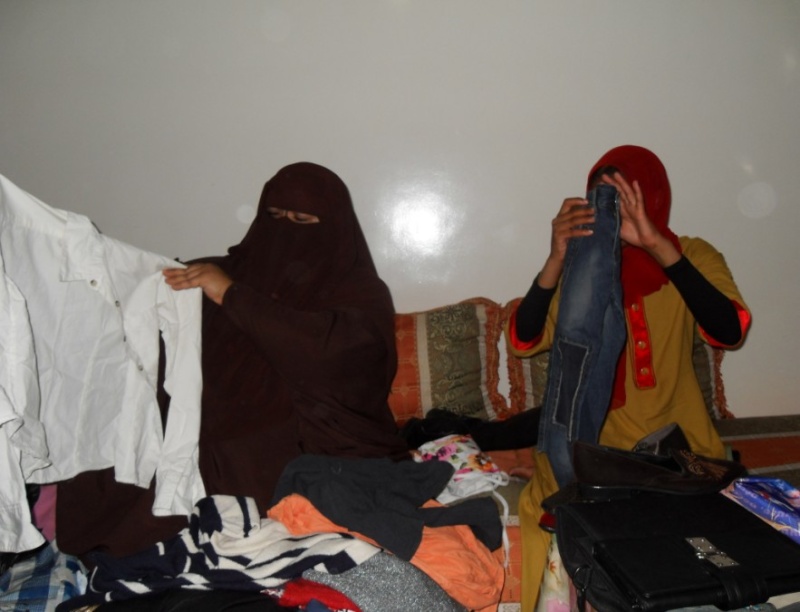 عملية توزيع ملابس على المحتاجين  Mpo4810