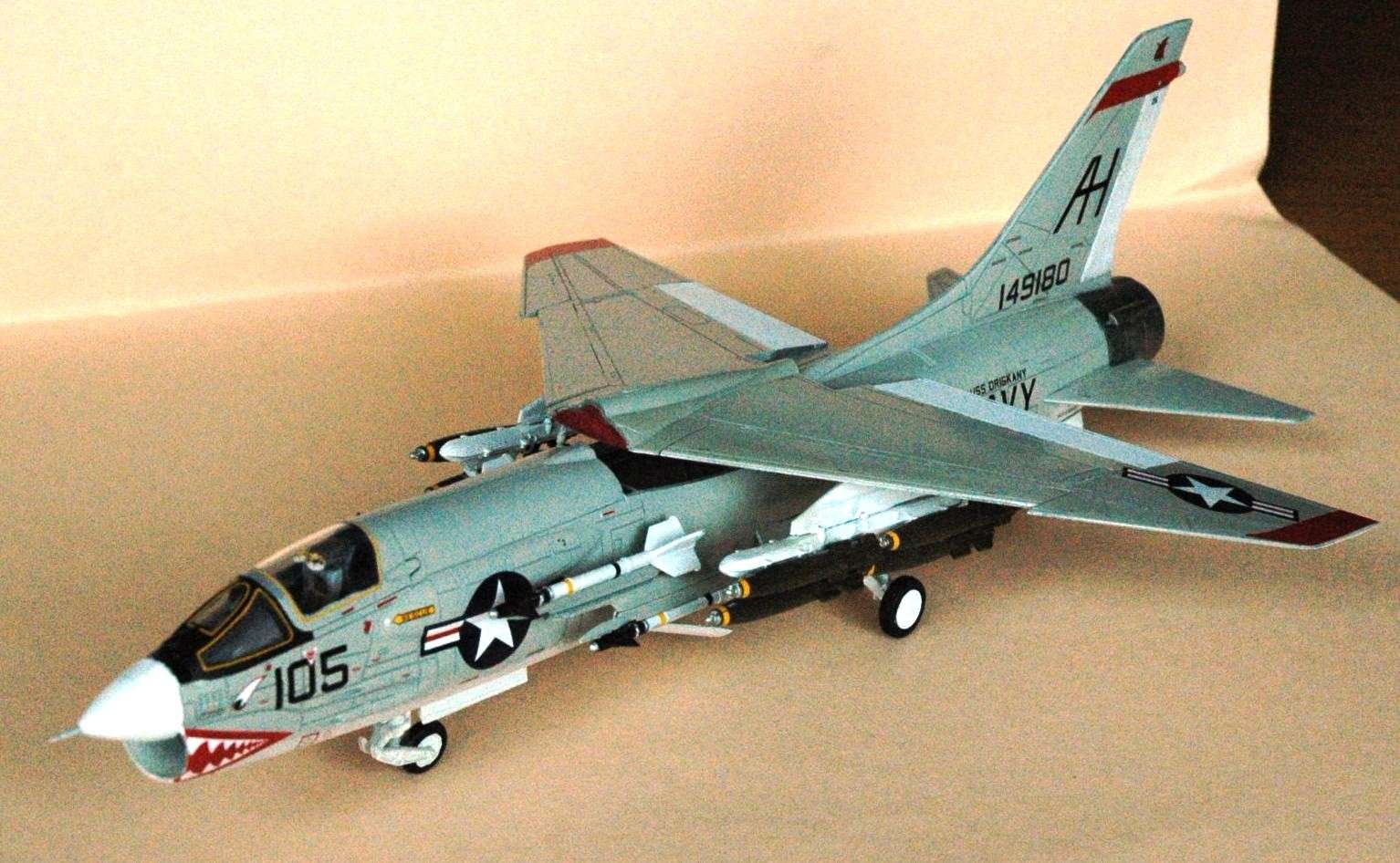 F-8E VF-111 Sundowners Academy 1/72 Dsc_9622