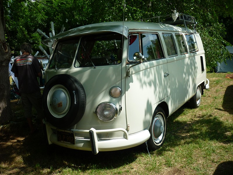 The French VW Bus Meeting - Fley 2012 2728_105