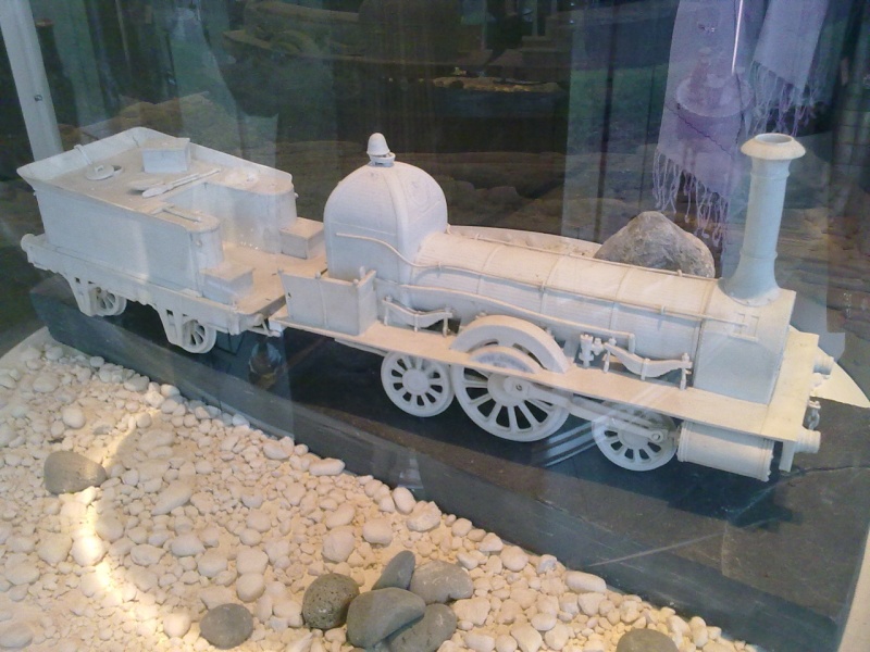 Locomotive en Porcelaine  Jc210