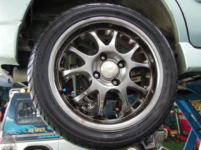suzuki solio 大保養、更換四條新輪胎、後避震器漏油更換新品 Dscn9126