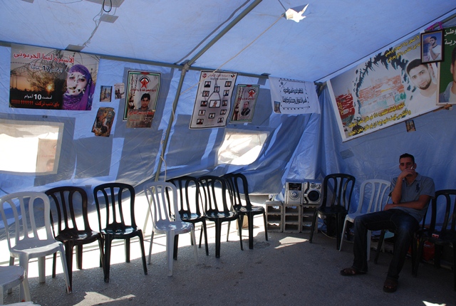 خيمة الاعتصام ببيت عنان               تصوير     شبكة الاعلام بمركز المنتدى الثقافي Dsc_0496