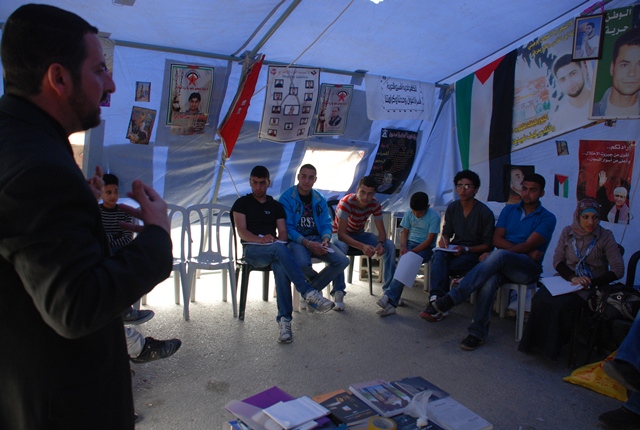 29/4/2012 ورشة عمل - خيمة التضامن مع أسرى الحرية أسرى فلسطين Dsc_0565