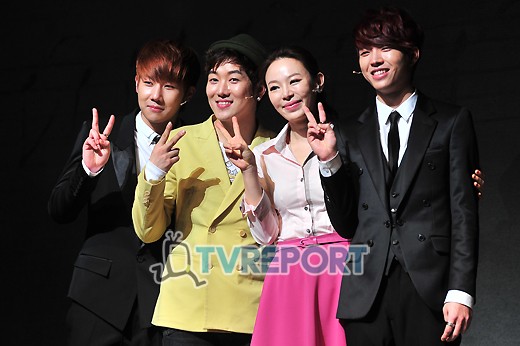 [Pics+Fantaken] SungGyu & WooHyun Gwanghwamun Sonata Musical 20120216