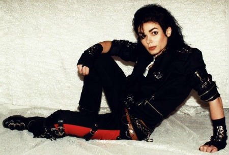 Una mujer es "igualita" a Michael Jackson Mj410