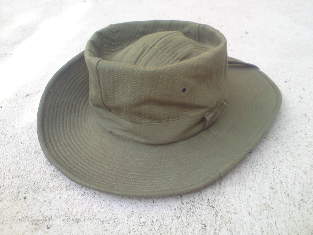 [France] Les chapeaux de brousse modèles 1949. Dsc00550