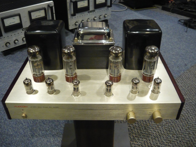 AUDCOM tube integrated amplifier (used) SOLD P1070932