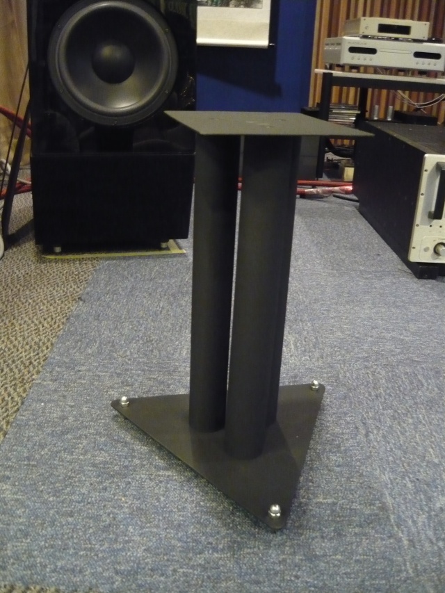 3 pillars speaker stand (new) P1070950