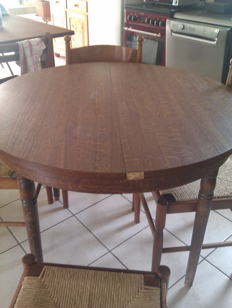 table ronde et 4 chaises  Imag0213
