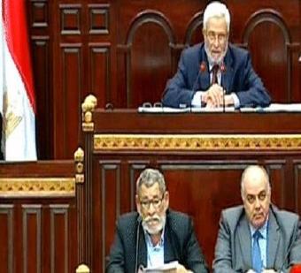 إقرار الدستور المصري بالإجماع ورفعه للرئيس Sans_t33