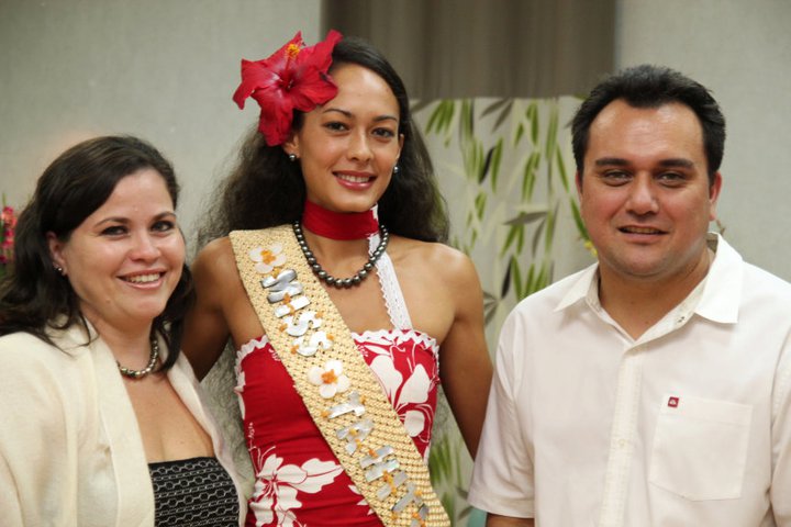 Photos de Miss Tahiti 2011 : Arue reçoit Miss Tahiti 26464410