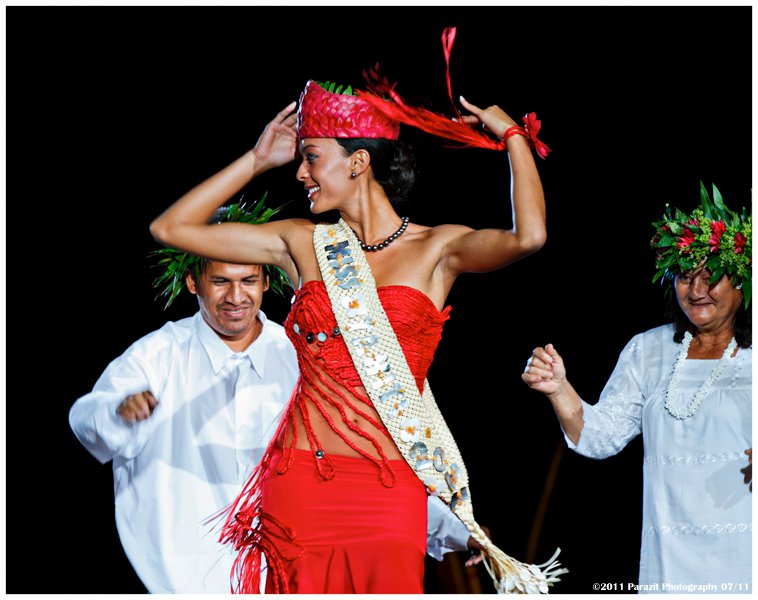 Miss Tahiti 2011 et ses dauphines à la soirée de remise des prix du Heiva 2011 le 21 juillet 2011 27178410