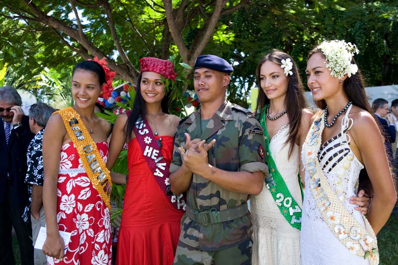 Miss Tahiti 2011 et ses dauphines lors du défilé et de la garden-party du 14 juillet 2011 Cdc38610