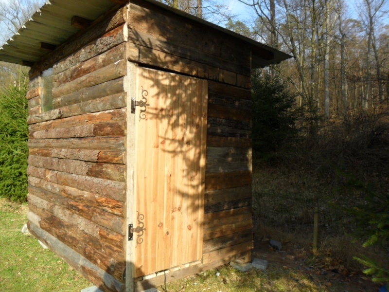 Construction de "commoditées" à Fort Dedwood Toilet25