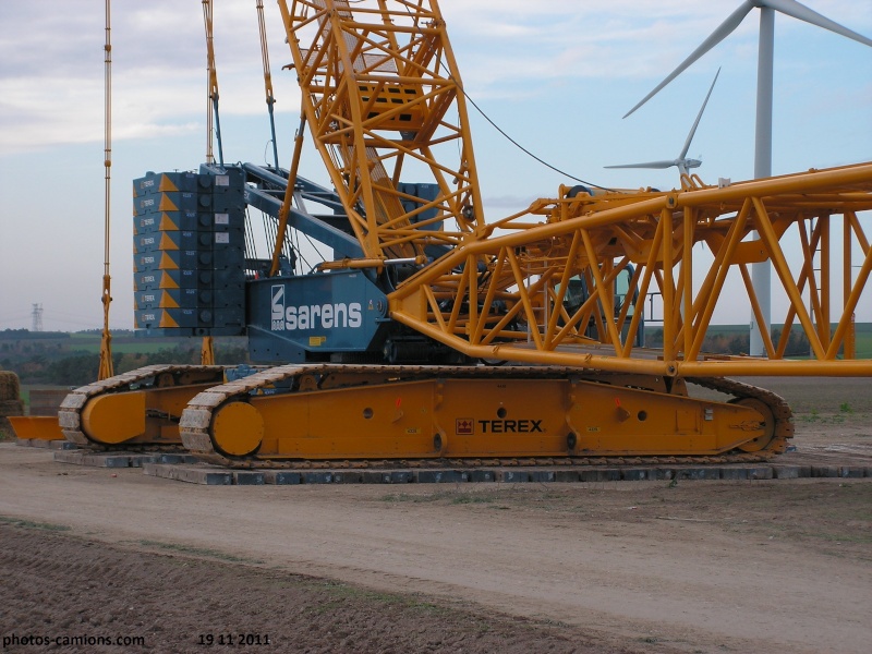 L'une des plus grande grue a chenilles Terex produite a ce jour accompager d'une grue automotrice pour le montage démontage par Stephane Grue_a14