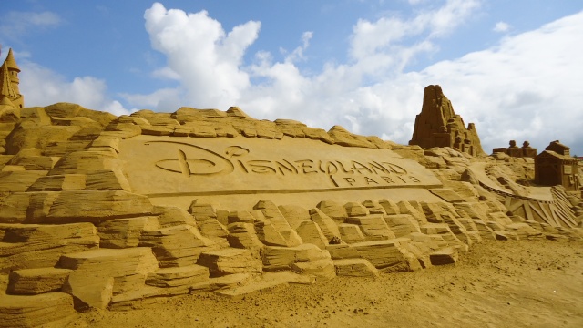 Sculpture de sable Disneyland Paris à Blankenberge - 10 juin/12 septembre 2011 - Page 4 Dsc02550