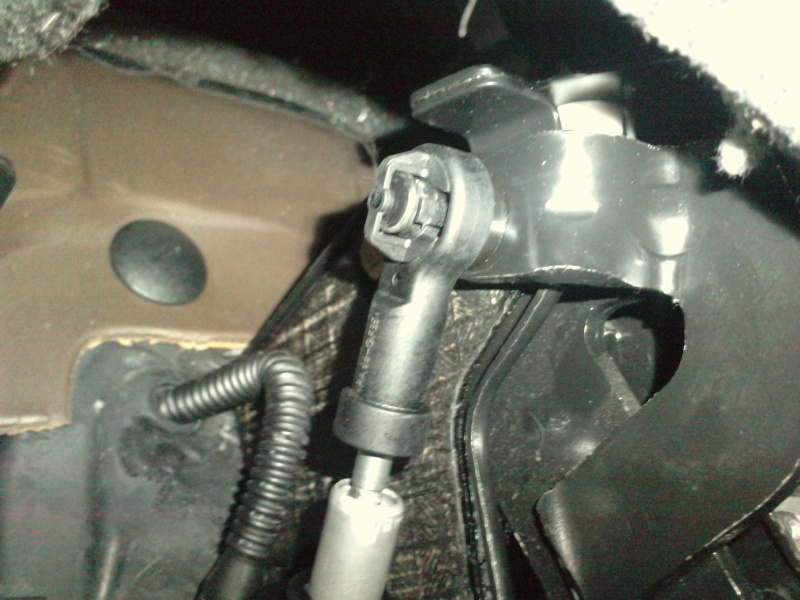 [ Peugeot 806 2.0 hdi 110 an 2001 ]  fixation emetteur embrayage qui saute P1207111