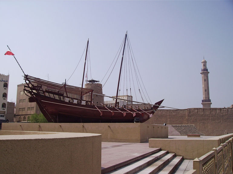 Dhow Arabe Sultan (Artesania Latina 1/60°) de Guyon Stéphane - Page 3 Old-dh10