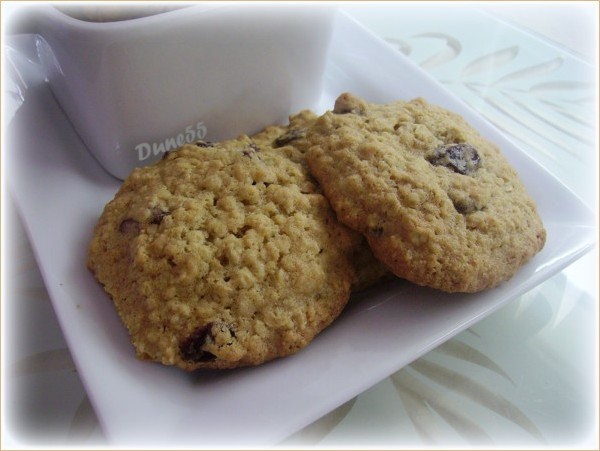 Biscuits inoubliables aux flocons d'avoine et aux raisins  41585510