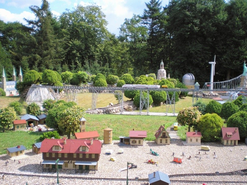 owschlag - Mini-Born-Park Owschlag - Außenanlage in Spur IIm mit berühmten Gebäuden in 1:25 20060723