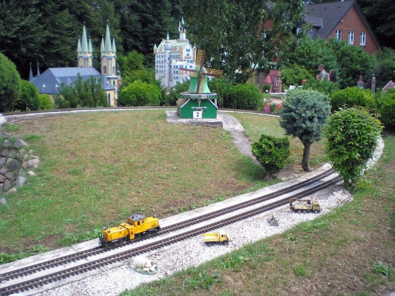 owschlag - Mini-Born-Park Owschlag - Außenanlage in Spur IIm mit berühmten Gebäuden in 1:25 20060733