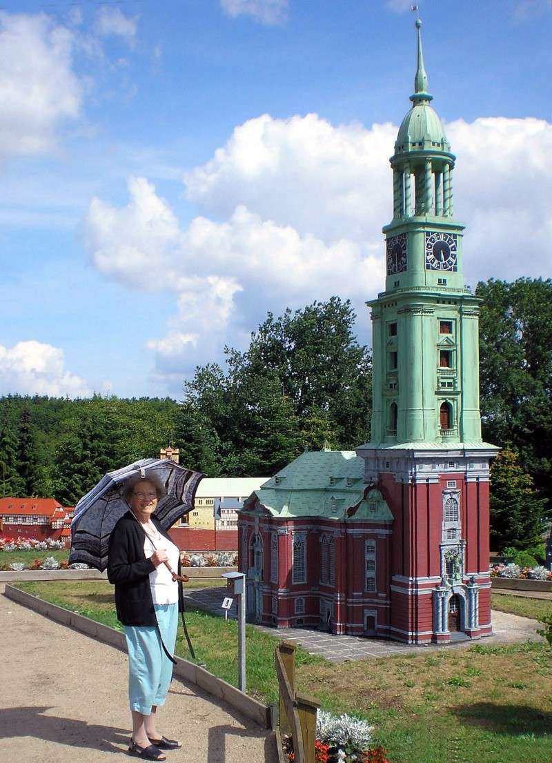 Mini-Born-Park Owschlag - Außenanlage in Spur IIm mit berühmten Gebäuden in 1:25 20060738