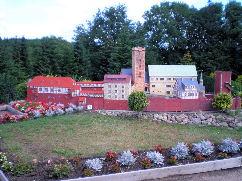 owschlag - Mini-Born-Park Owschlag - Außenanlage in Spur IIm mit berühmten Gebäuden in 1:25 20060740