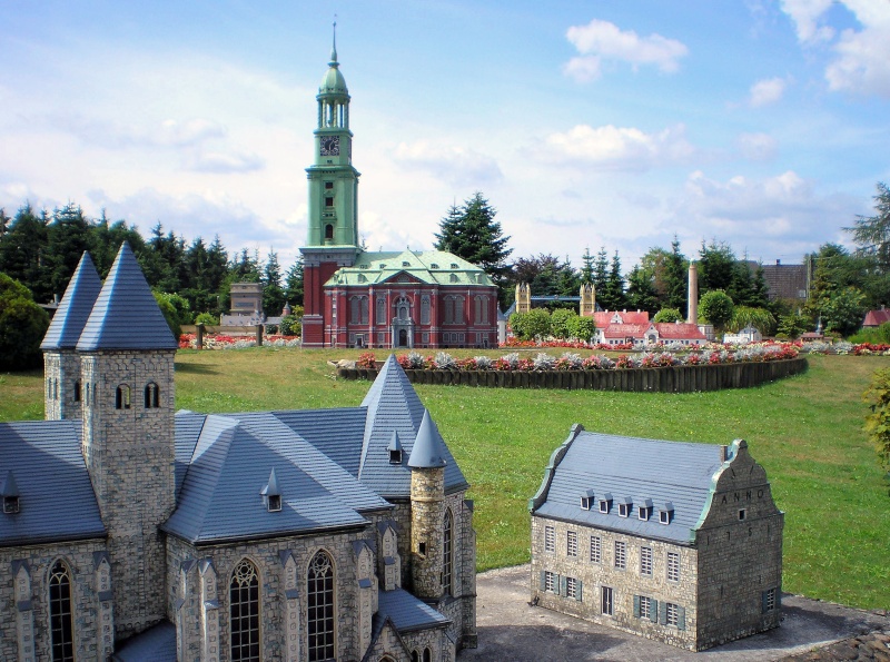 Mini-Born-Park Owschlag - Außenanlage in Spur IIm mit berühmten Gebäuden in 1:25 20060797