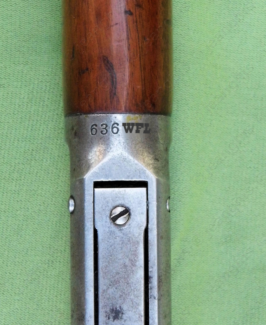 Une carabine Winchester 1894 de 1913 en calibre 32-40. Winche93