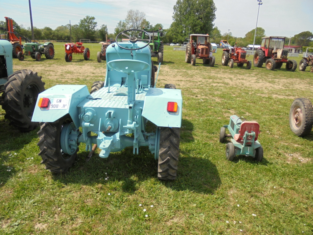 39380 Montbarrey , 12 mai 2024 , exposition de tracteurs anciens Dsc03069
