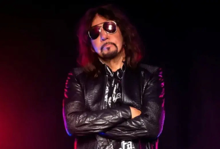 Ace Frehley News ! - Page 34 Ace-fr34