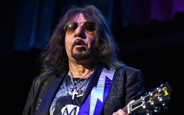 Ace Frehley News ! - Page 28 Wenn_410