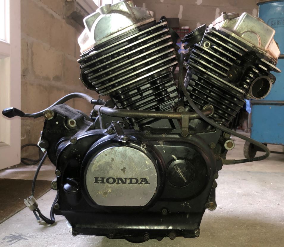 Vends moteur et carbu Honda VT500 110