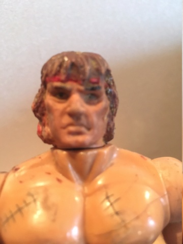 Figurine Conan ou Rambo? Img_1514