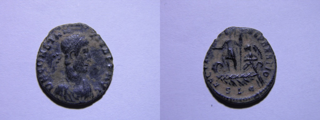 AE3 de Constancio II. FEL TEMP – REPARATIO. Emperador a izq. sobre galera. Lugdunum. P2160810