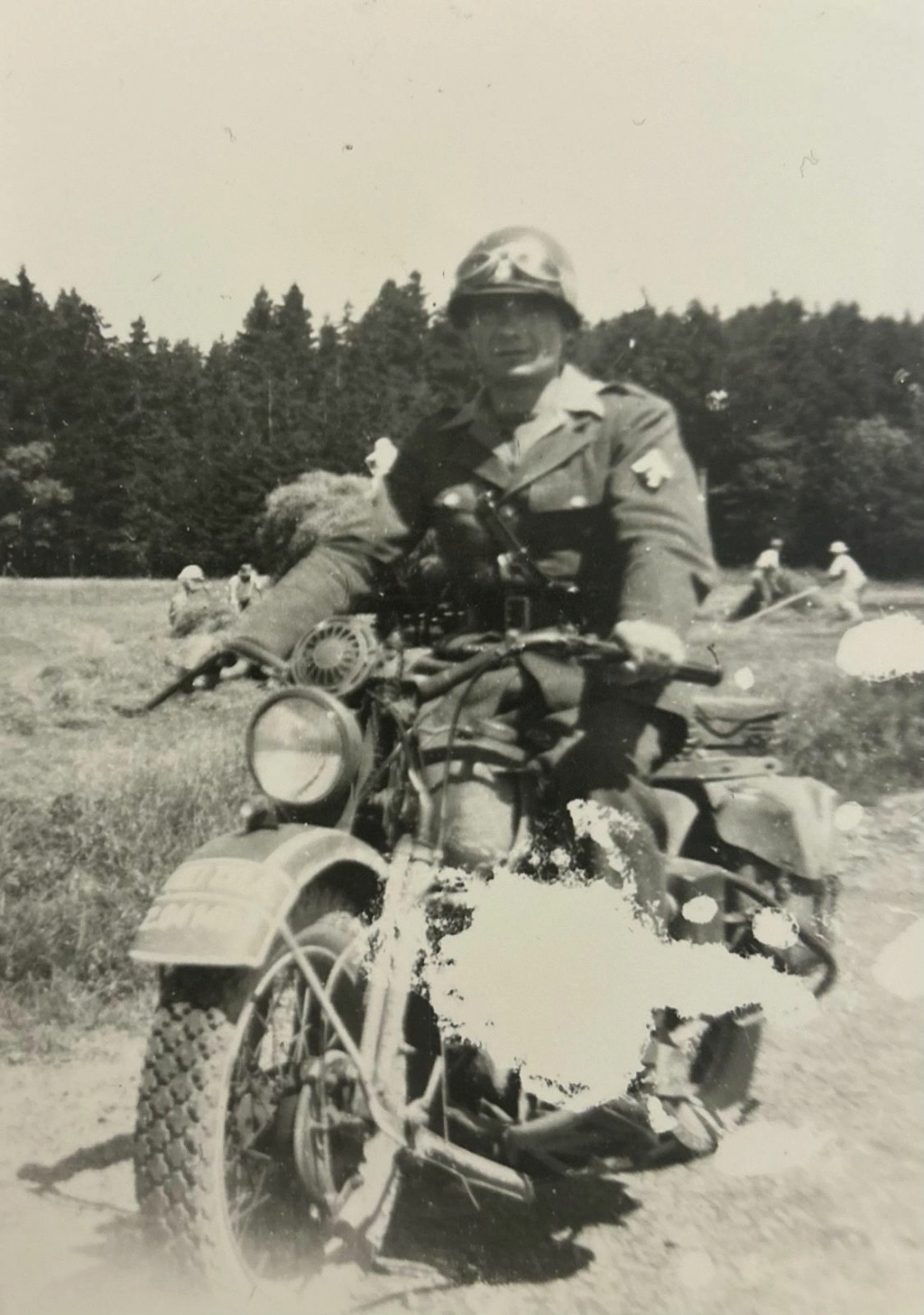 Photo. De mon grand-père en moto. Période? Img_2042