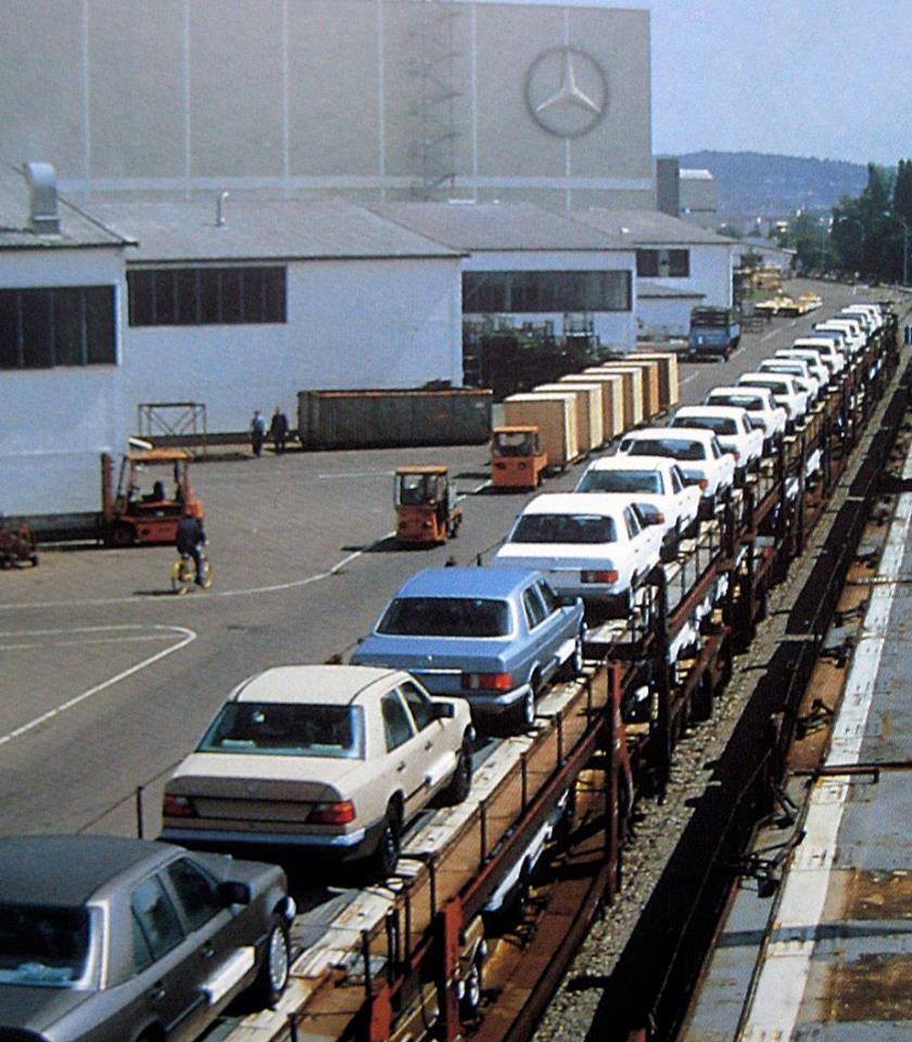 Des photos d'époque de Concessions Mercedes-Benz partie 1 - Page 20 Train_10