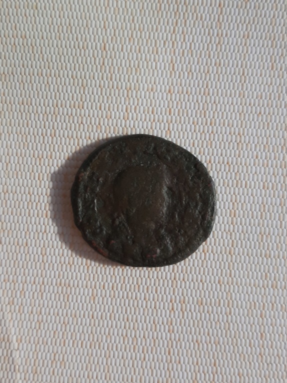 AE3 de Constantino II. BEATA TRANQVILLITAS. Lyon 15830717