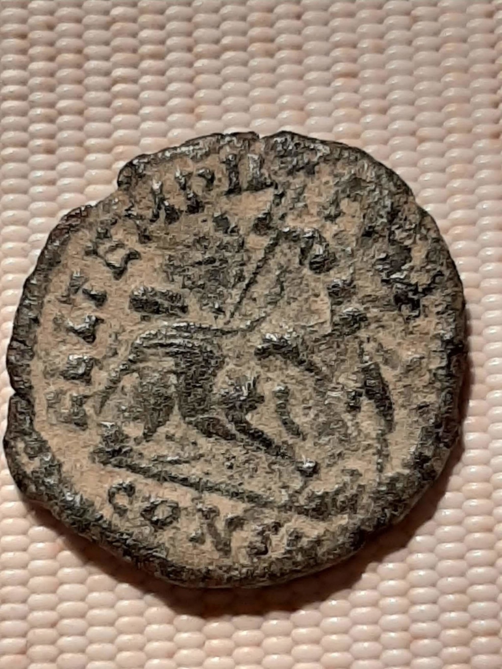 AE3 de Constancio II. FEL TEMP RE-PARATIO. Soldado romano alanceando a jinete caído. Constantinopolis..  Img-2016