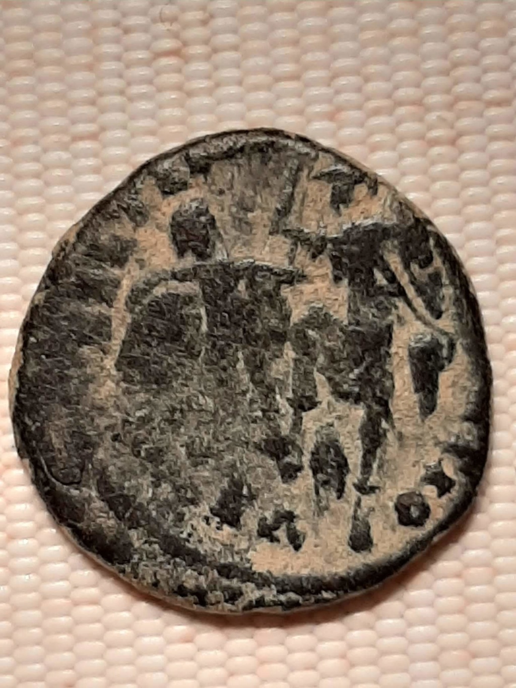 AE3 de Constancio II. FEL TEMP – REPARATIO. Soldado romano alanceando a jinete caído. Img-2018