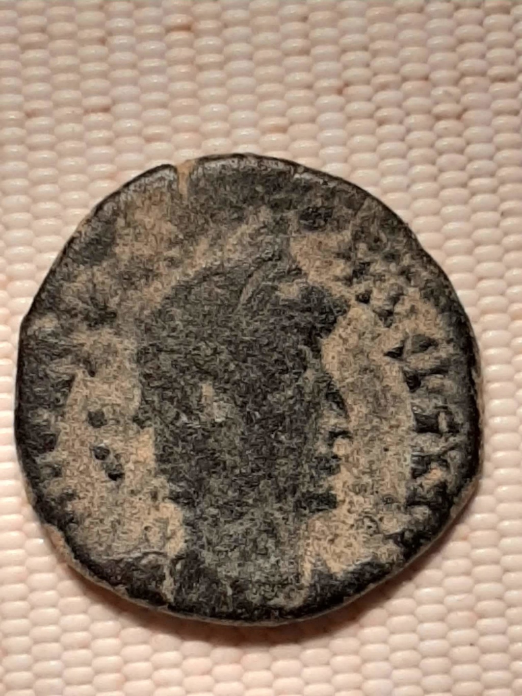 AE3 de Constancio II. FEL TEMP – REPARATIO. Soldado romano alanceando a jinete caído. Img-2019