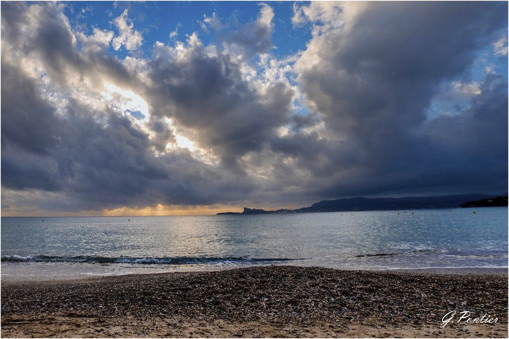 Quand les nuages jouent dans la baie de La Ciotat, par Gérard Pontier Dscf3714