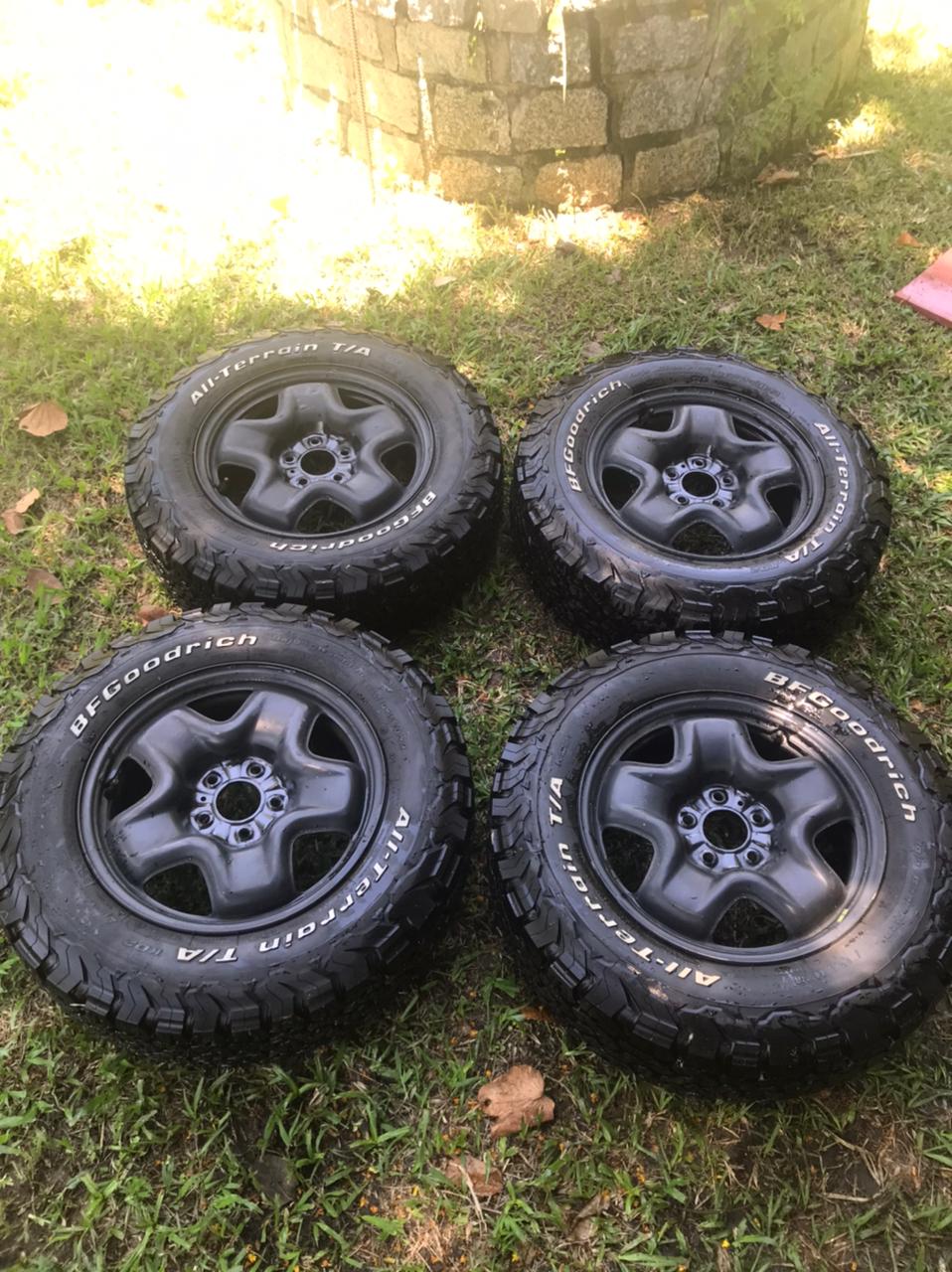 vendo jogo de roda jeep renegade + 4 Pneus 215/70r16 Bf Goodrich All Terrain T/a Ko2 4_pneu10