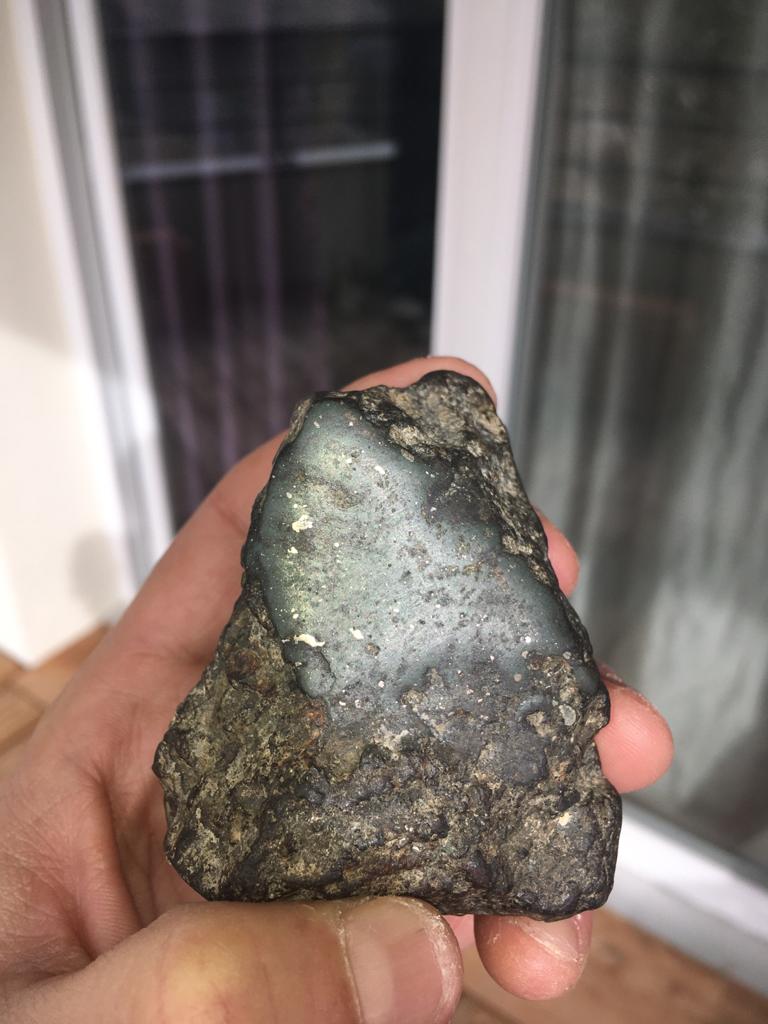 Identification météorite  matrice verte foncée  5114d010