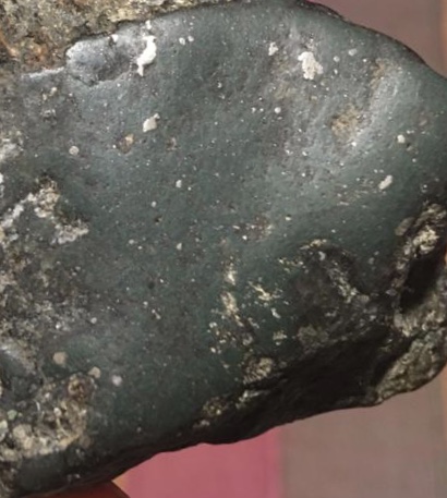 Identification météorite  matrice verte foncée  76183c10