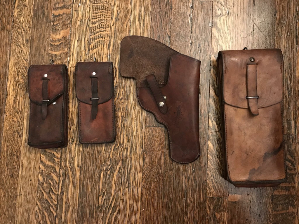 Unknown leather pouches M5hbil10